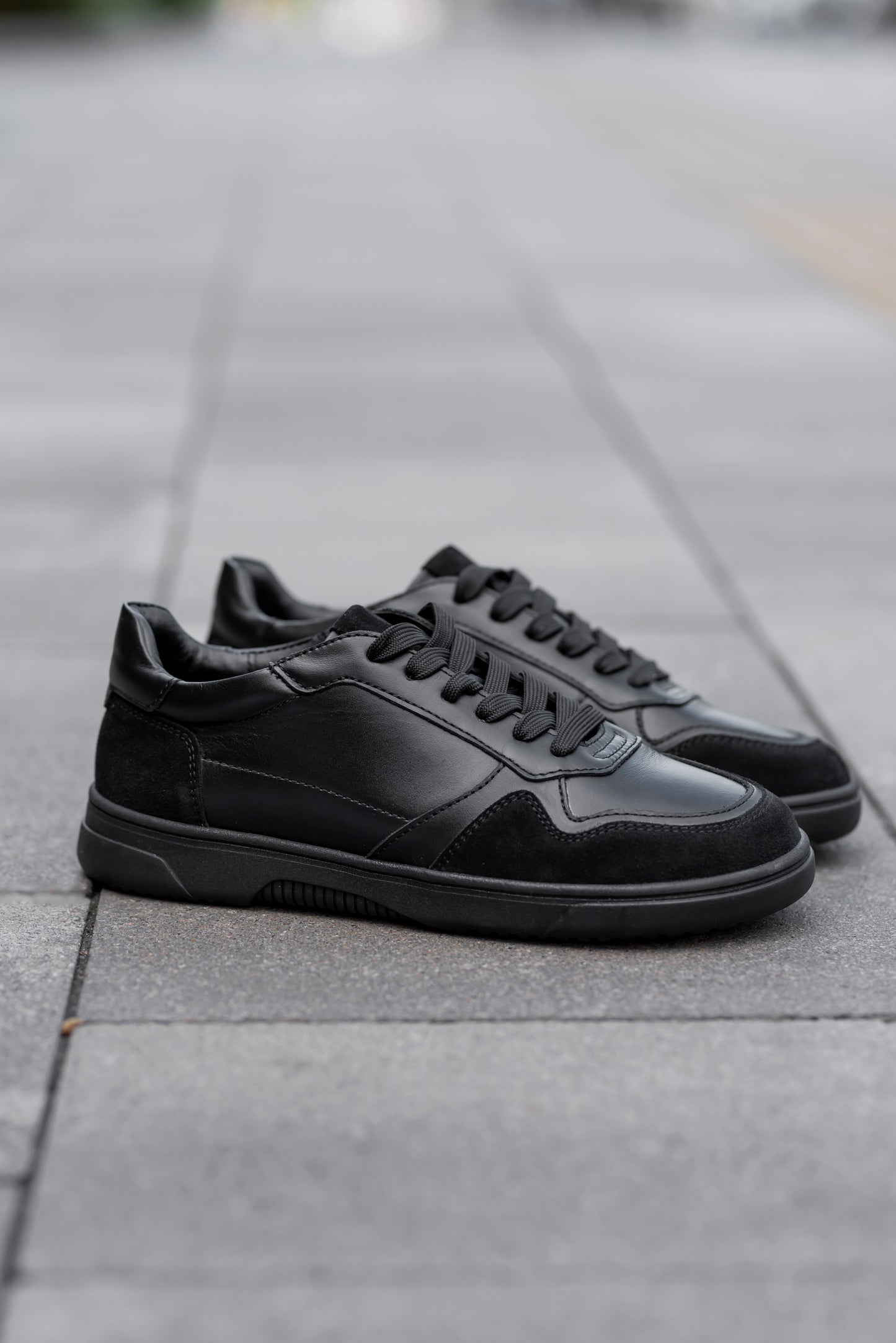 Women’s Black Anatomical Leather Sneakers