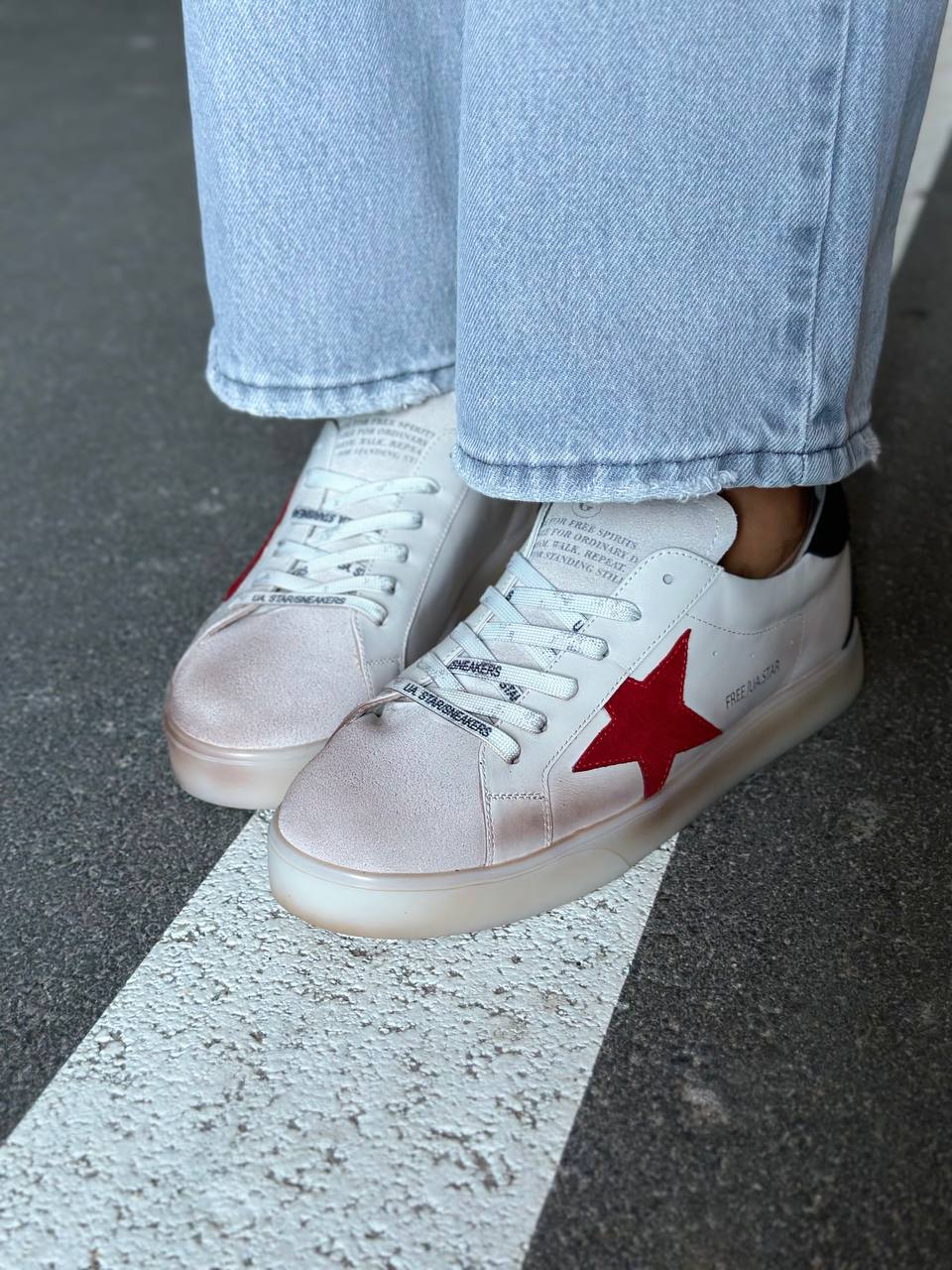 Women’s Beige & Black Leather and Suede Sneakers – Model 9418-1